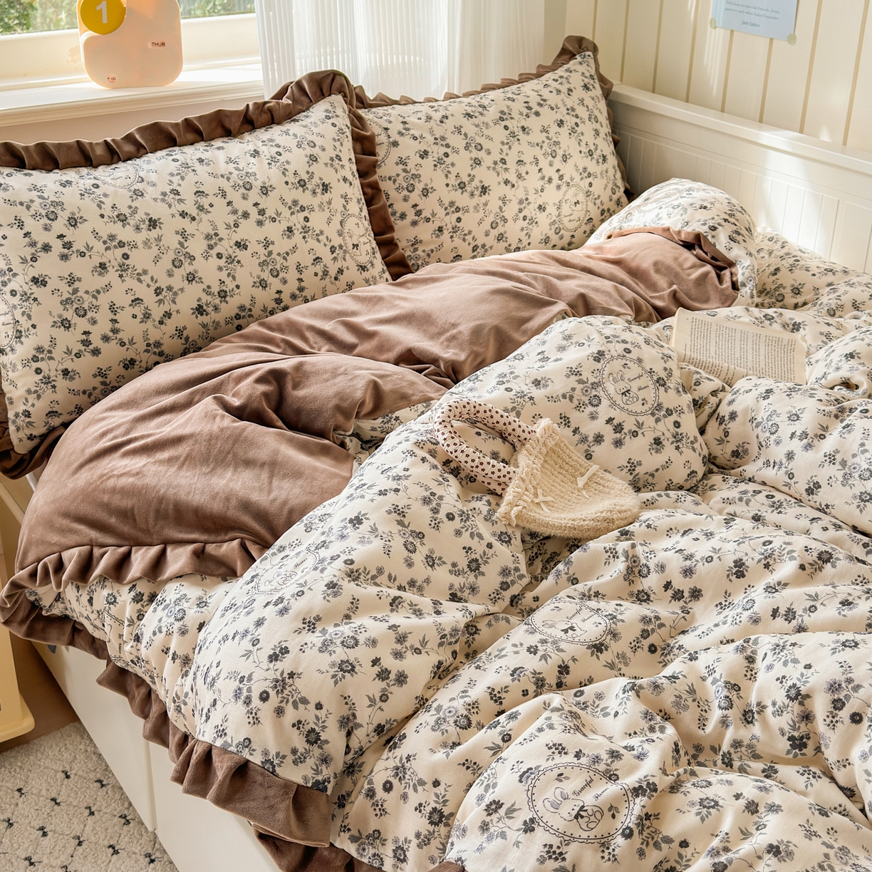 91家纺网 家纺一手货源 找家纺 淑女公社家纺 2025秋冬新款纯棉双层纱加韩国绒四件套 花园秘兔灰