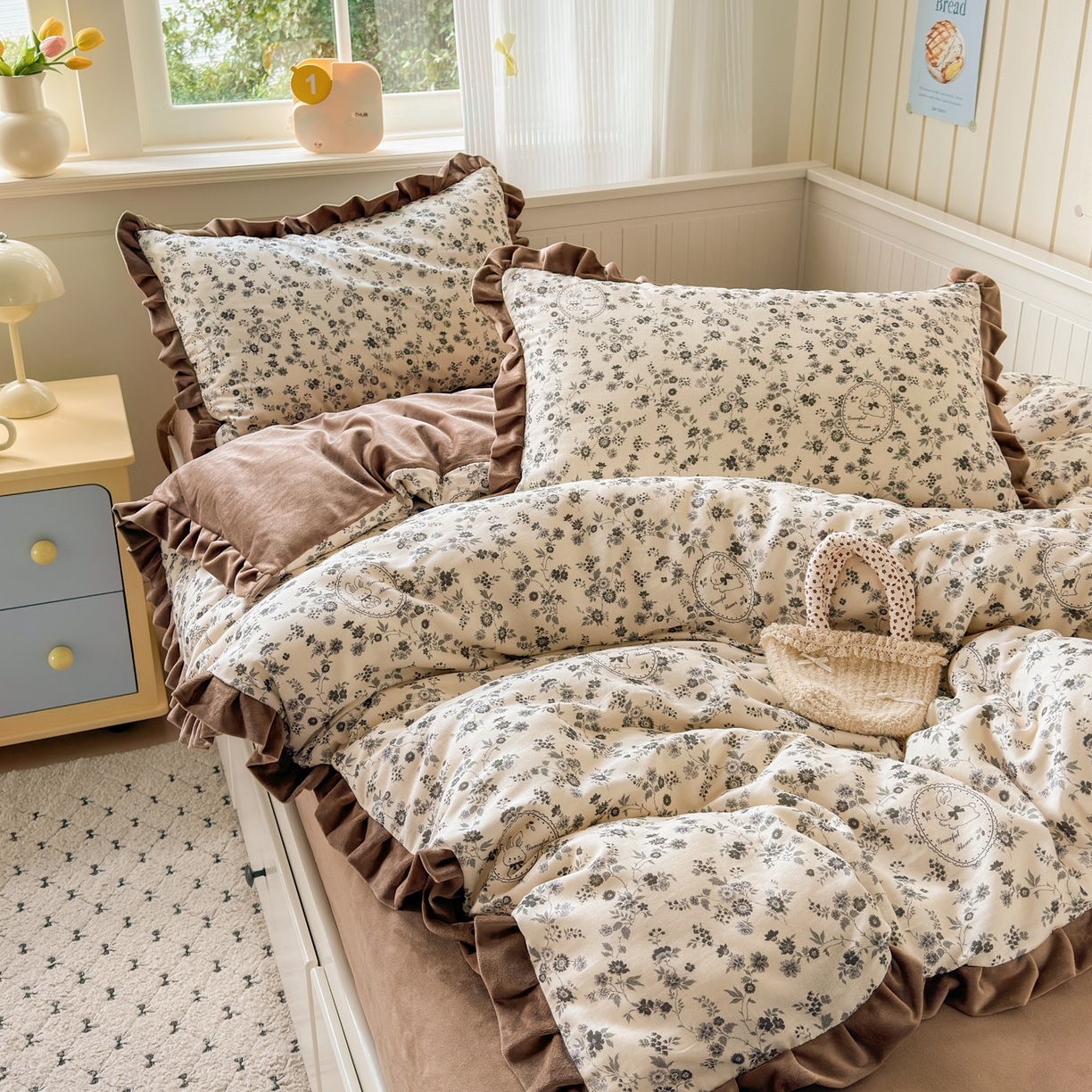 91家纺网 家纺一手货源 找家纺 淑女公社家纺 2025秋冬新款纯棉双层纱加韩国绒四件套 花园秘兔灰