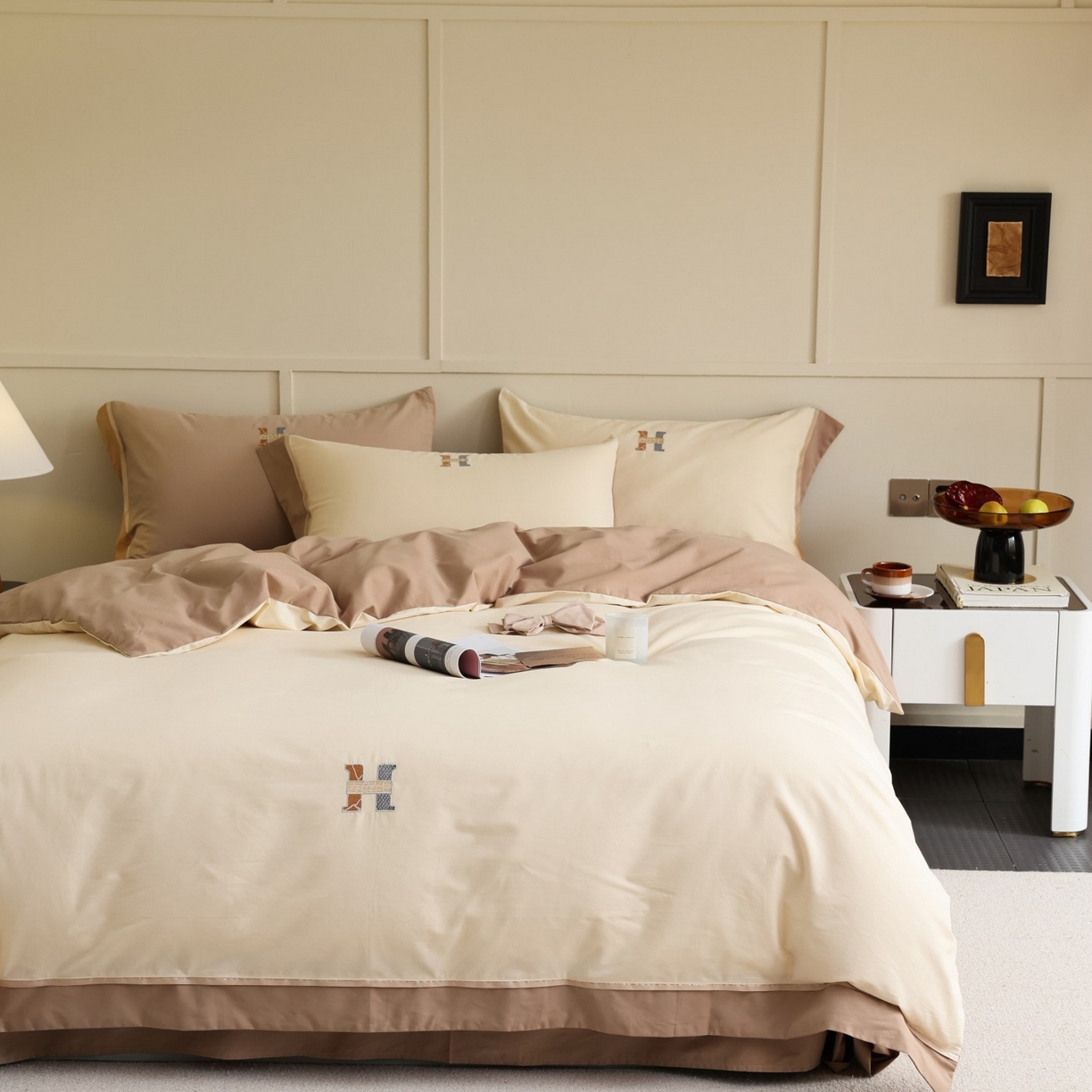 初拾 2025新款全棉磨毛小资系列绣花四件套-纽约日报（控价不低于368元 会员减 20） 纽约日报-燕麦拿铁