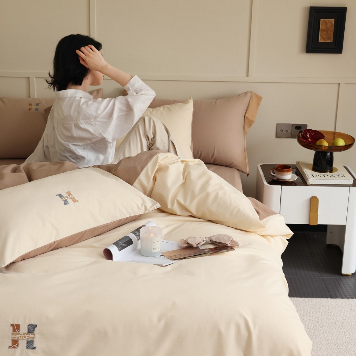 91家纺网 家纺一手货源 找家纺 初拾 2025新款全棉磨毛小资系列绣花四件套-纽约日报（控价不低于368元 会员减 20） 纽约日报-燕麦拿铁