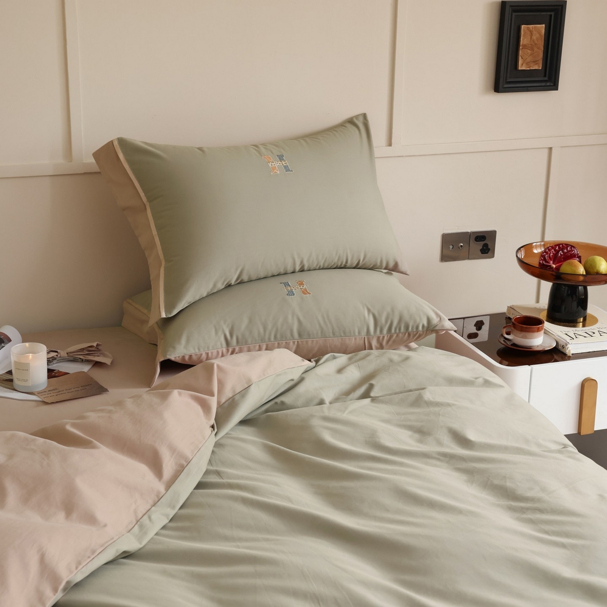 91家纺网 家纺一手货源 找家纺 初拾 2025新款全棉磨毛小资系列绣花四件套-纽约日报（控价不低于368元 会员减 20） 纽约日报-抹茶慕斯