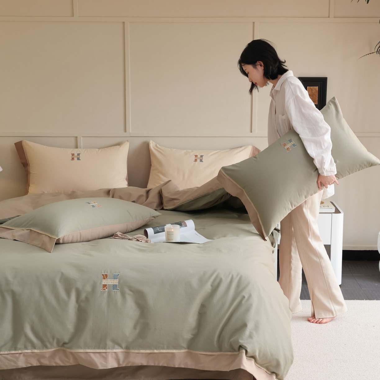 91家纺网 家纺一手货源 找家纺 初拾 2025新款全棉磨毛小资系列绣花四件套-纽约日报（控价不低于368元 会员减 20） 纽约日报-抹茶慕斯