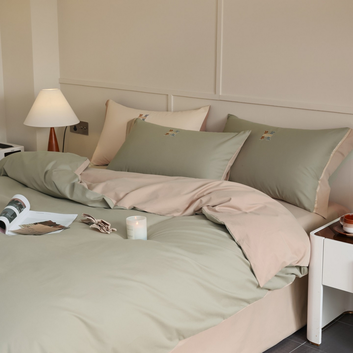 91家纺网 家纺一手货源 找家纺 初拾 2025新款全棉磨毛小资系列绣花四件套-纽约日报（控价不低于368元 会员减 20） 纽约日报-抹茶慕斯