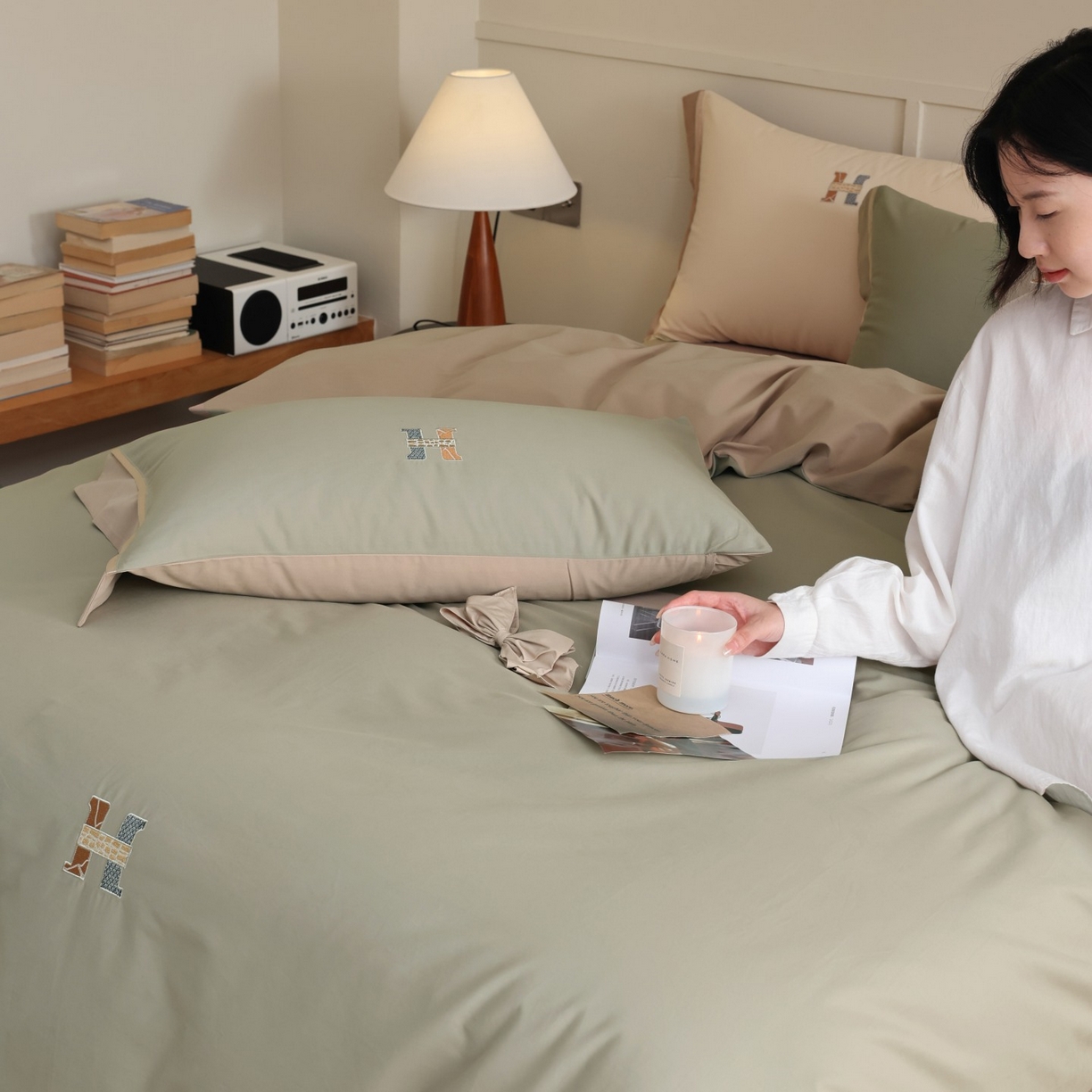 91家纺网 家纺一手货源 找家纺 初拾 2025新款全棉磨毛小资系列绣花四件套-纽约日报（控价不低于368元 会员减 20） 纽约日报-抹茶慕斯