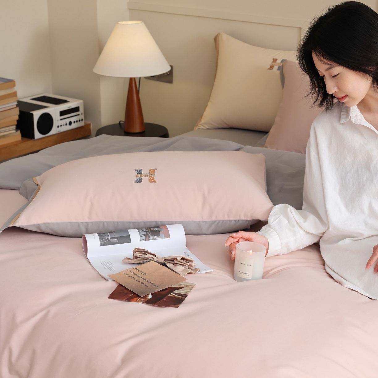 91家纺网 家纺一手货源 找家纺 初拾 2025新款全棉磨毛小资系列绣花四件套-纽约日报（控价不低于368元 会员减 20） 纽约日报-雾色柔莓