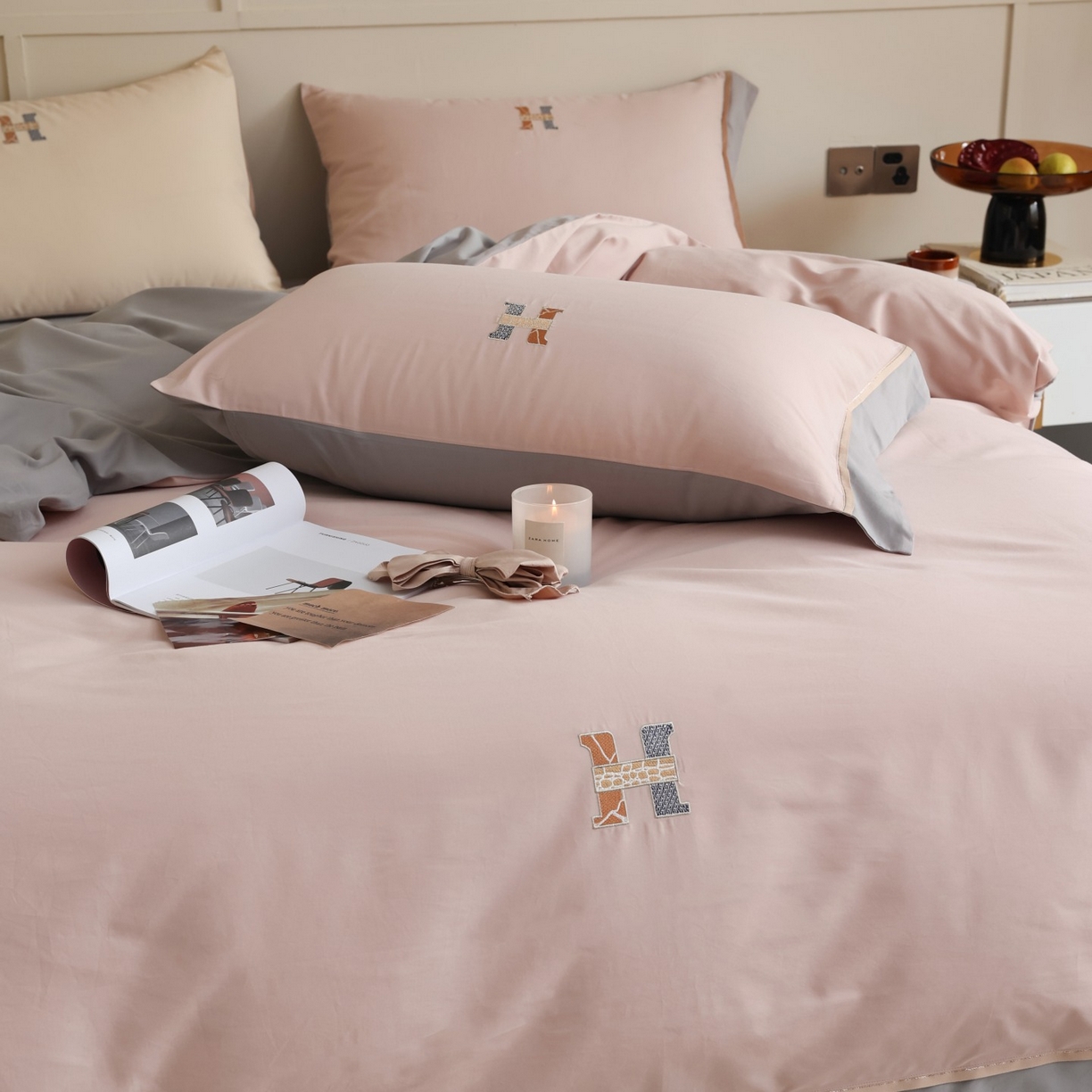 91家纺网 家纺一手货源 找家纺 初拾 2025新款全棉磨毛小资系列绣花四件套-纽约日报（控价不低于368元 会员减 20） 纽约日报-雾色柔莓