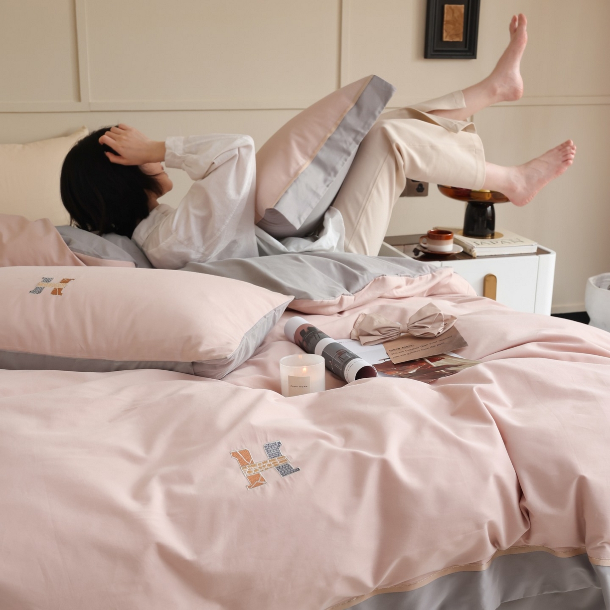 91家纺网 家纺一手货源 找家纺 初拾 2025新款全棉磨毛小资系列绣花四件套-纽约日报（控价不低于368元 会员减 20） 纽约日报-雾色柔莓