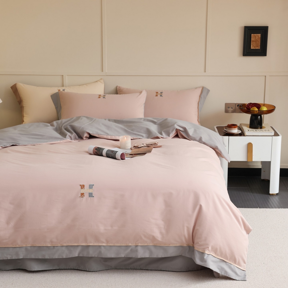 初拾 2025新款全棉磨毛小资系列绣花四件套-纽约日报（控价不低于368元 会员减 20） 纽约日报-雾色柔莓