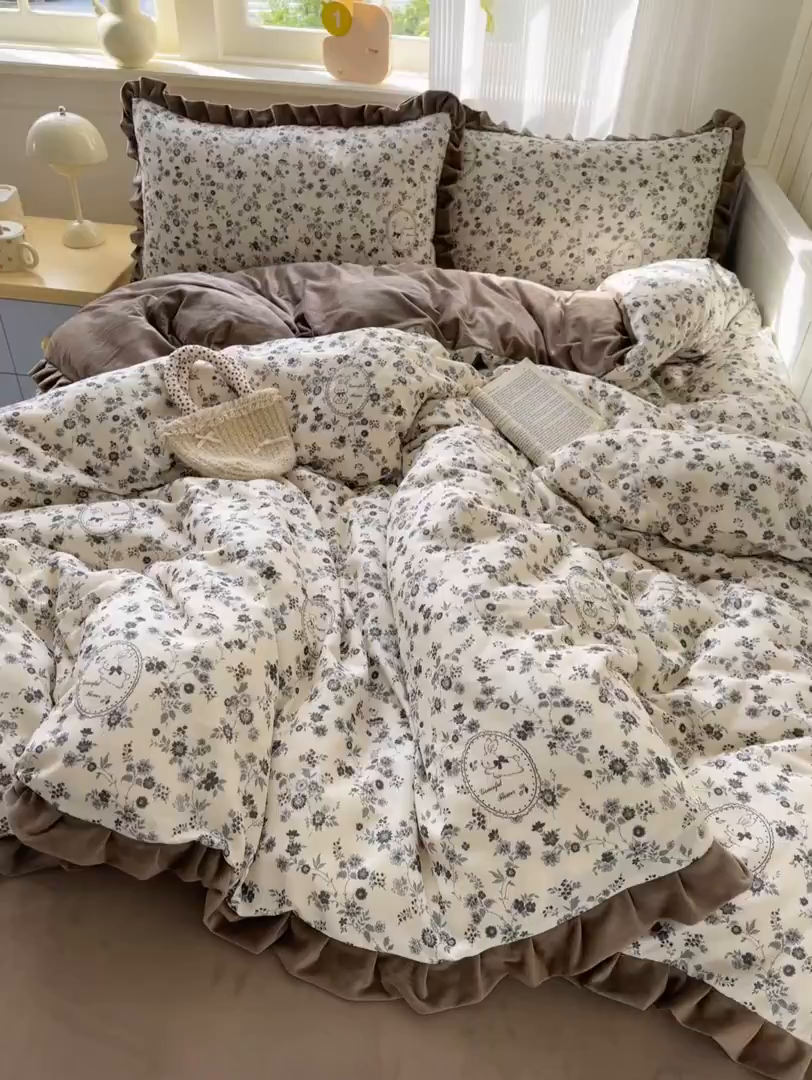 91家纺网 家纺一手货源 找家纺 淑女公社家纺 2025秋冬新款纯棉双层纱加韩国绒四件套 花园秘兔灰