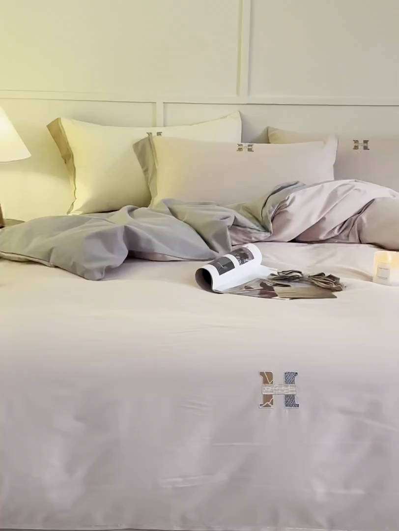 91家纺网 家纺一手货源 找家纺 初拾 2025新款全棉磨毛小资系列绣花四件套-纽约日报（控价不低于368元 会员减 20） 纽约日报-雾色柔莓