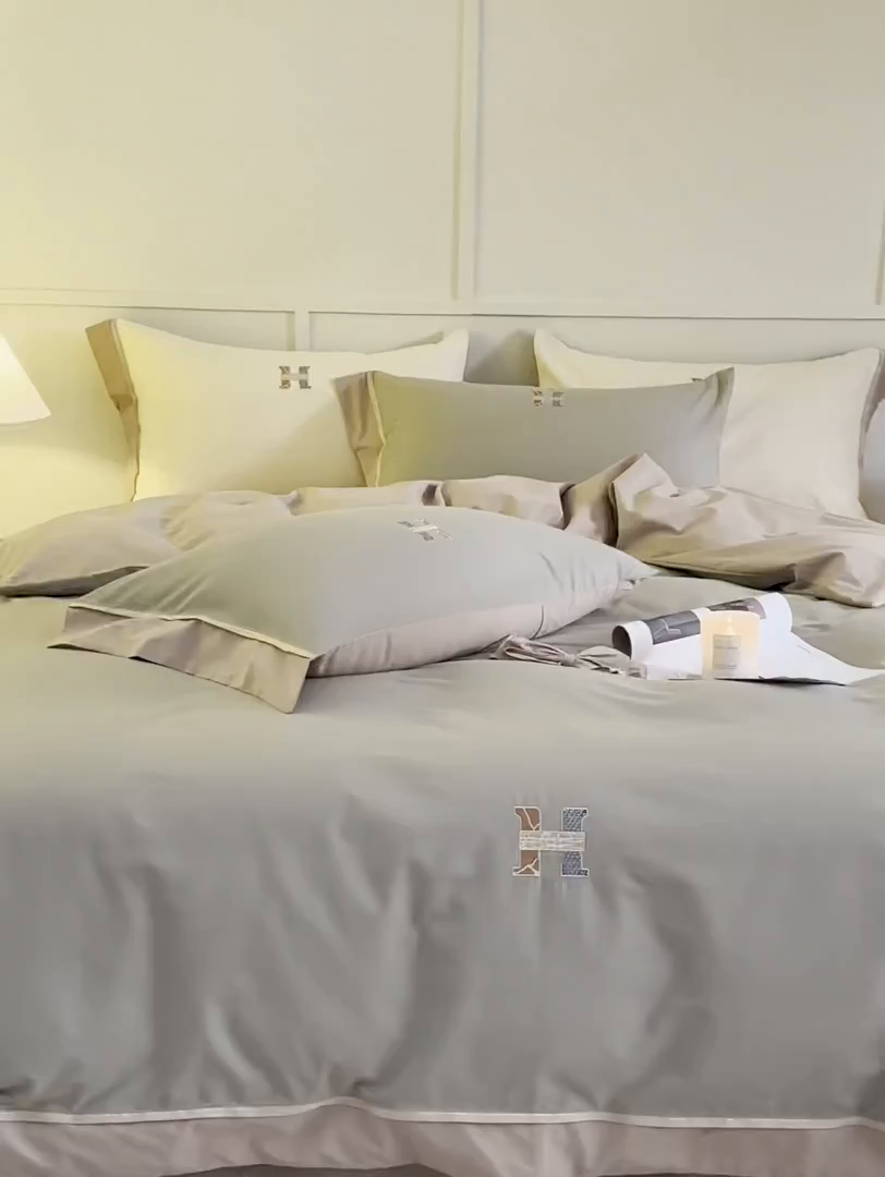 91家纺网 家纺一手货源 找家纺 初拾 2025新款全棉磨毛小资系列绣花四件套-纽约日报（控价不低于368元 会员减 20） 纽约日报-抹茶慕斯