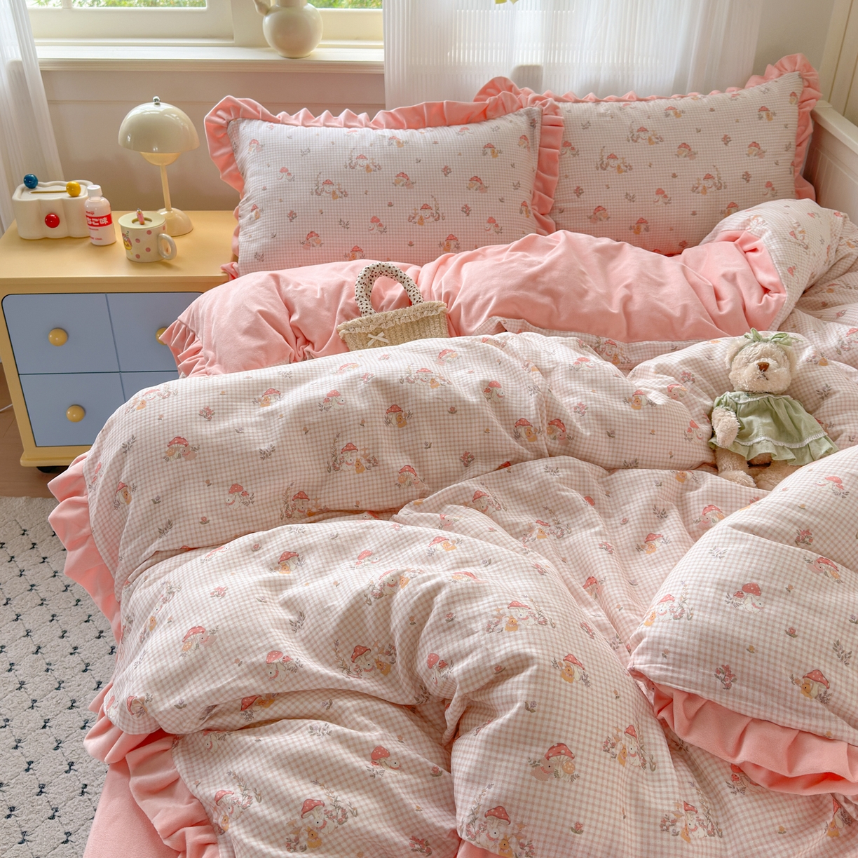 91家纺网 家纺一手货源 找家纺 淑女公社家纺 2025秋冬新款纯棉双层纱加韩国绒四件套 蘑菇小兔