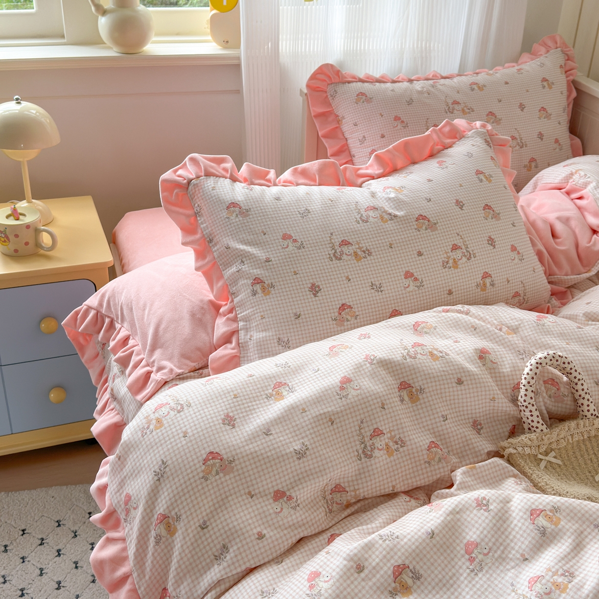 91家纺网 家纺一手货源 找家纺 淑女公社家纺 2025秋冬新款纯棉双层纱加韩国绒四件套 蘑菇小兔