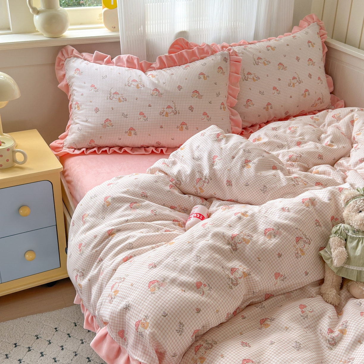 91家纺网 家纺一手货源 找家纺 淑女公社家纺 2025秋冬新款纯棉双层纱加韩国绒四件套 蘑菇小兔