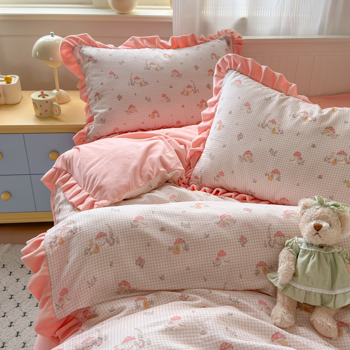 91家纺网 家纺一手货源 找家纺 淑女公社家纺 2025秋冬新款纯棉双层纱加韩国绒四件套 蘑菇小兔