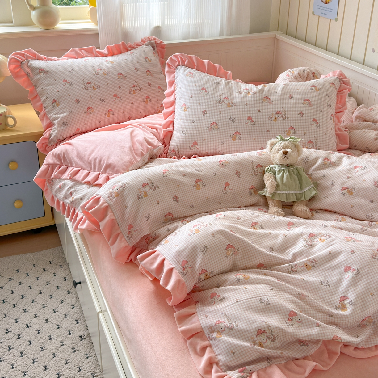 91家纺网 家纺一手货源 找家纺 淑女公社家纺 2025秋冬新款纯棉双层纱加韩国绒四件套 蘑菇小兔