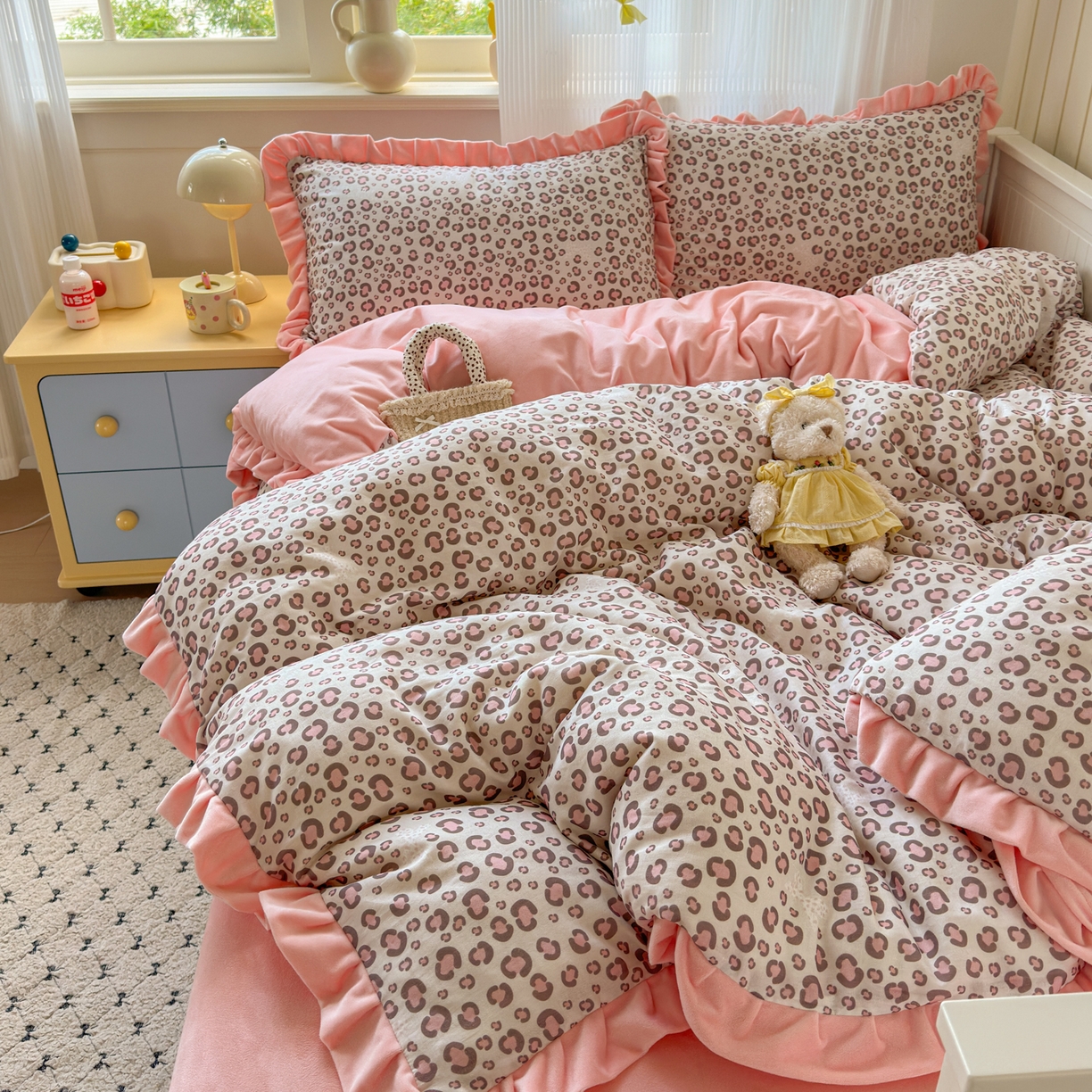 91家纺网 家纺一手货源 找家纺 淑女公社家纺 2025秋冬新款纯棉双层纱加韩国绒四件套 甜酷女孩 粉