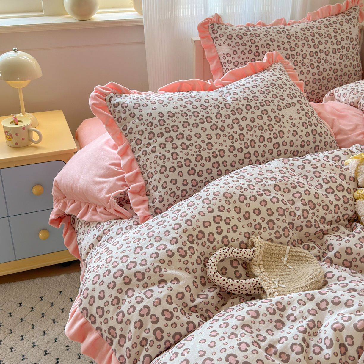 91家纺网 家纺一手货源 找家纺 淑女公社家纺 2025秋冬新款纯棉双层纱加韩国绒四件套 甜酷女孩 粉