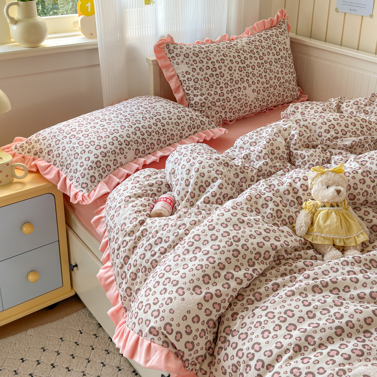 91家纺网 家纺一手货源 找家纺 淑女公社家纺 2025秋冬新款纯棉双层纱加韩国绒四件套 甜酷女孩 粉