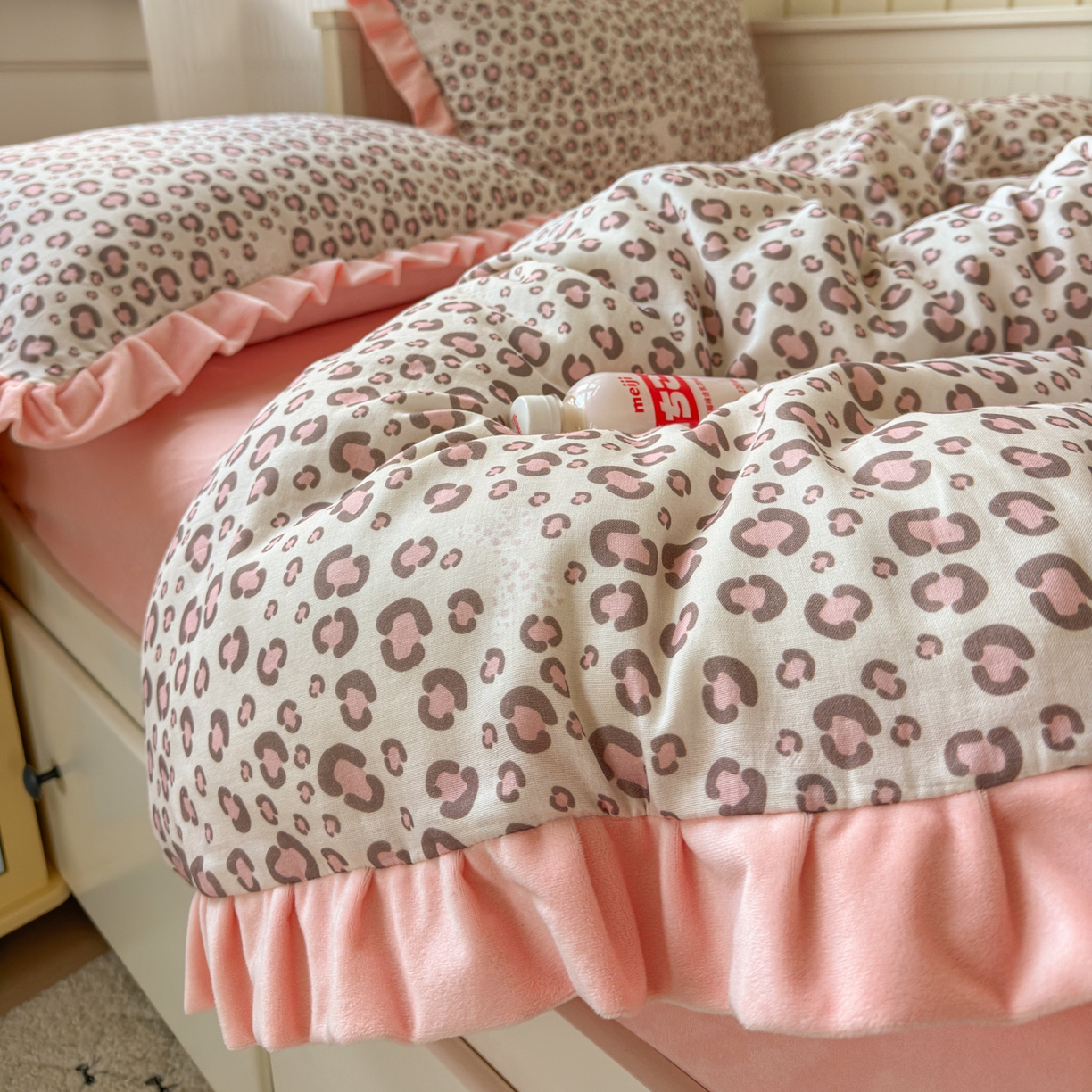 91家纺网 家纺一手货源 找家纺 淑女公社家纺 2025秋冬新款纯棉双层纱加韩国绒四件套 甜酷女孩 粉