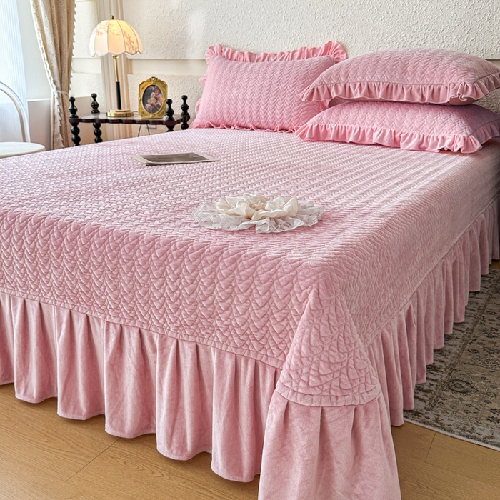 91家纺网 家纺一手货源 找家纺 （总）乐嘉盈2025年新款纯色刺绣床裙款牛奶绒四件套-云栖