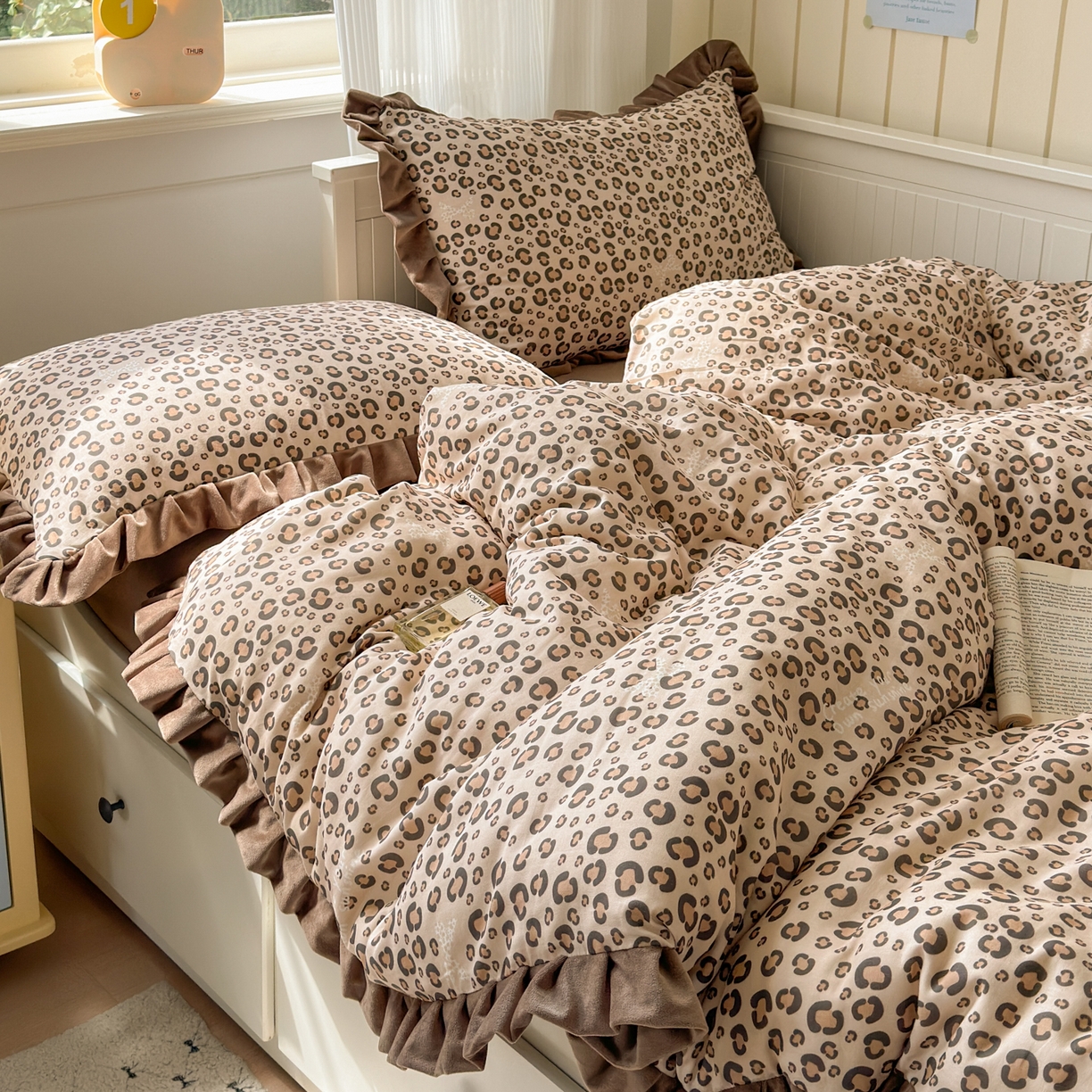 91家纺网 家纺一手货源 找家纺 淑女公社家纺 2025秋冬新款纯棉双层纱加韩国绒四件套 甜酷女孩 咖