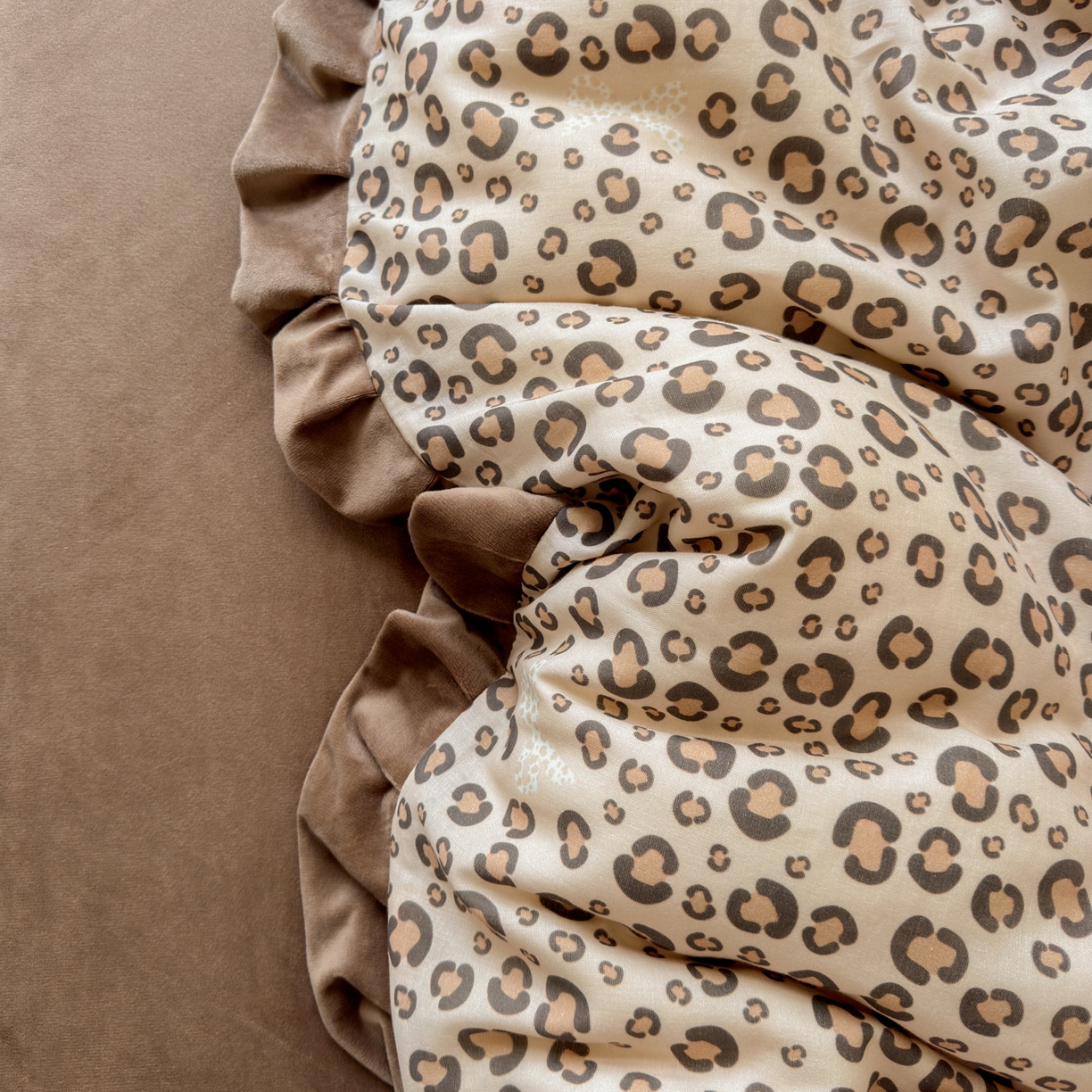 91家纺网 家纺一手货源 找家纺 淑女公社家纺 2025秋冬新款纯棉双层纱加韩国绒四件套 甜酷女孩 咖