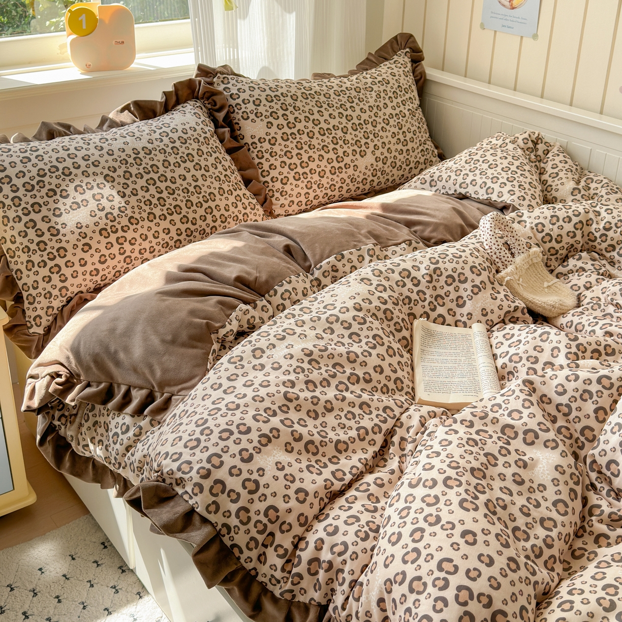 91家纺网 家纺一手货源 找家纺 淑女公社家纺 2025秋冬新款纯棉双层纱加韩国绒四件套 甜酷女孩 咖