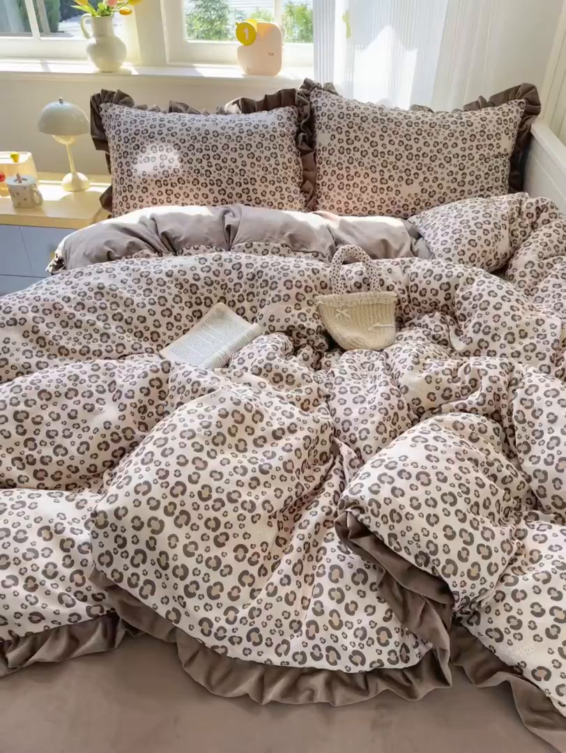 91家纺网 家纺一手货源 找家纺 淑女公社家纺 2025秋冬新款纯棉双层纱加韩国绒四件套 甜酷女孩 咖