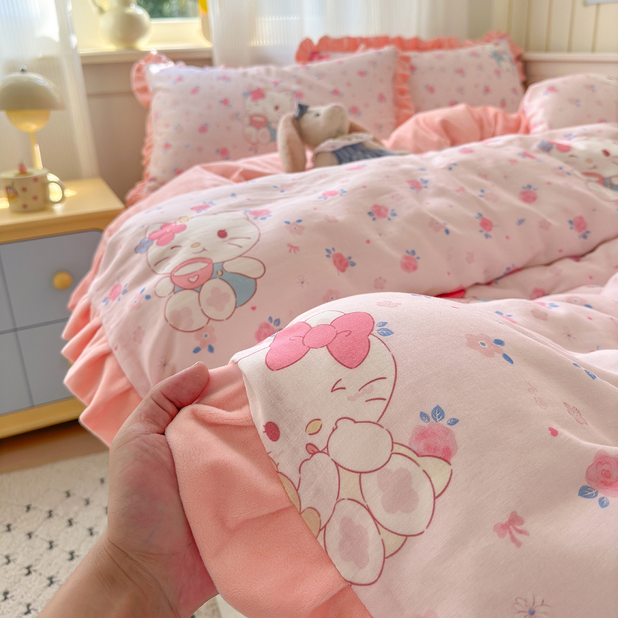 91家纺网 家纺一手货源 找家纺 淑女公社家纺 2025秋冬新款纯棉双层纱加韩国绒四件套 甜心宝贝