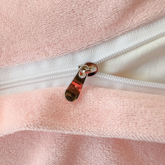 91家纺网 家纺一手货源 找家纺 乐嘉盈2025年新款纯色刺绣床裙款牛奶绒四件套-云栖 云栖-粉