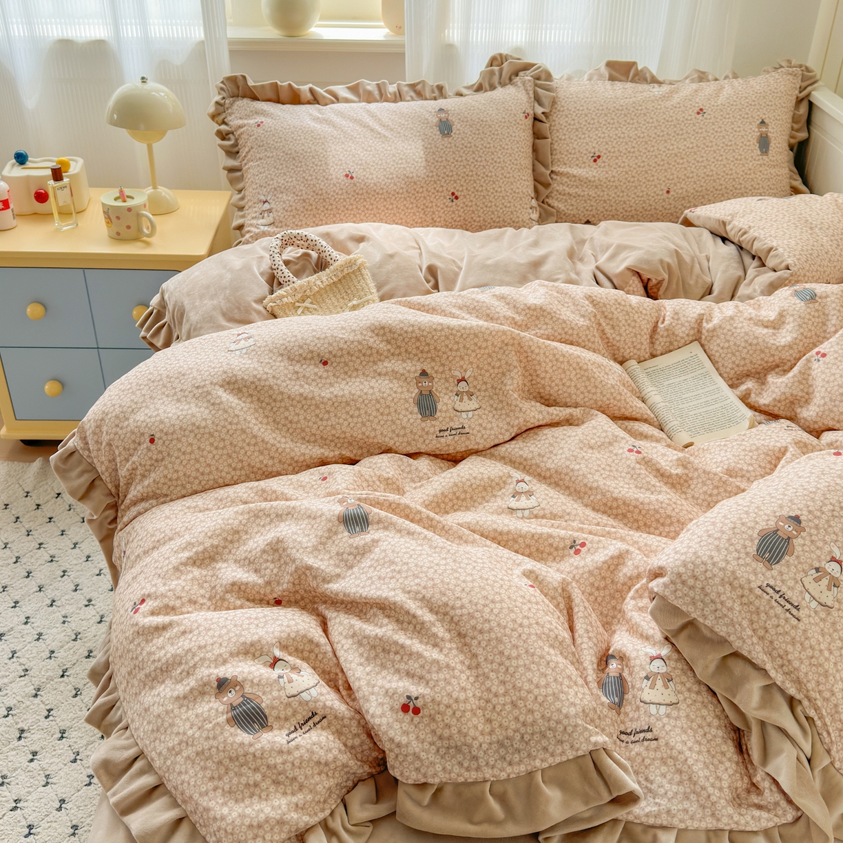 91家纺网 家纺一手货源 找家纺 淑女公社家纺 2025秋冬新款纯棉双层纱加韩国绒四件套 熊先生与兔小姐