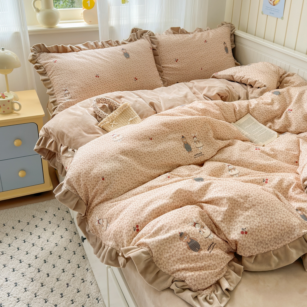 91家纺网 家纺一手货源 找家纺 淑女公社家纺 2025秋冬新款纯棉双层纱加韩国绒四件套 熊先生与兔小姐