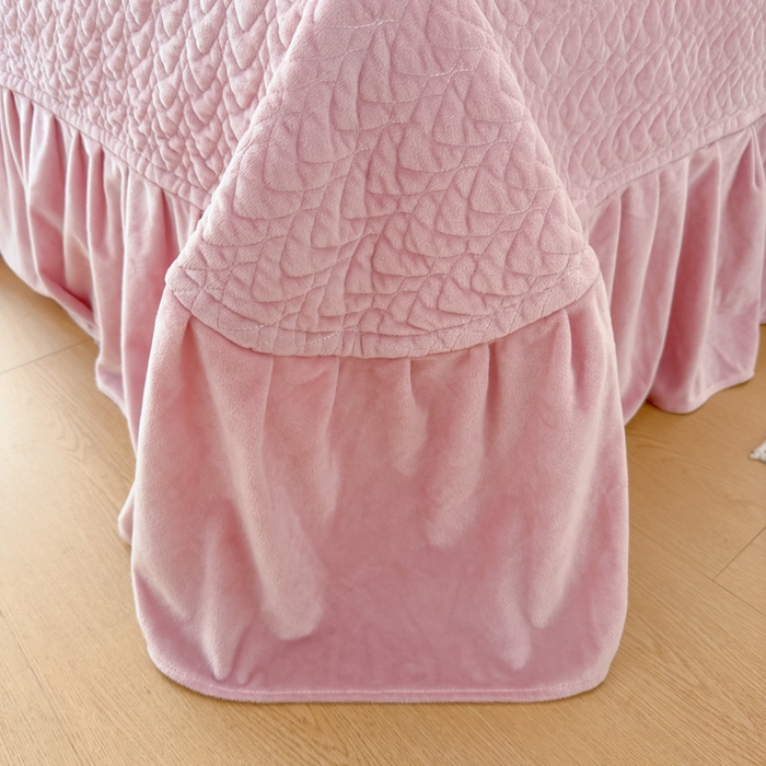 91家纺网 家纺一手货源 找家纺 乐嘉盈2025年新款纯色刺绣床裙款牛奶绒四件套-云栖 云栖-豆沙