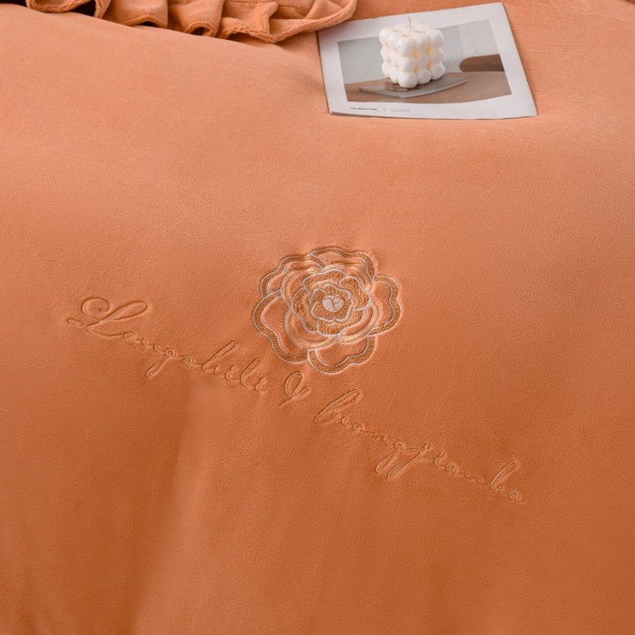 91家纺网 家纺一手货源 找家纺 （总）优家居 2025新款240克高克重牛奶绒单件床裙韩版刺绣花牛奶绒床裙三件套