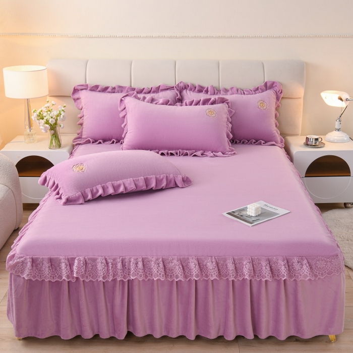 91家纺网 家纺一手货源 找家纺 （总）优家居 2025新款240克高克重牛奶绒单件床裙韩版刺绣花牛奶绒床裙三件套