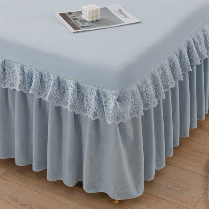 91家纺网 家纺一手货源 找家纺 优家居 2025新款240克高克重牛奶绒单件床裙韩版刺绣花牛奶绒床裙三件套 安娜-浅蓝