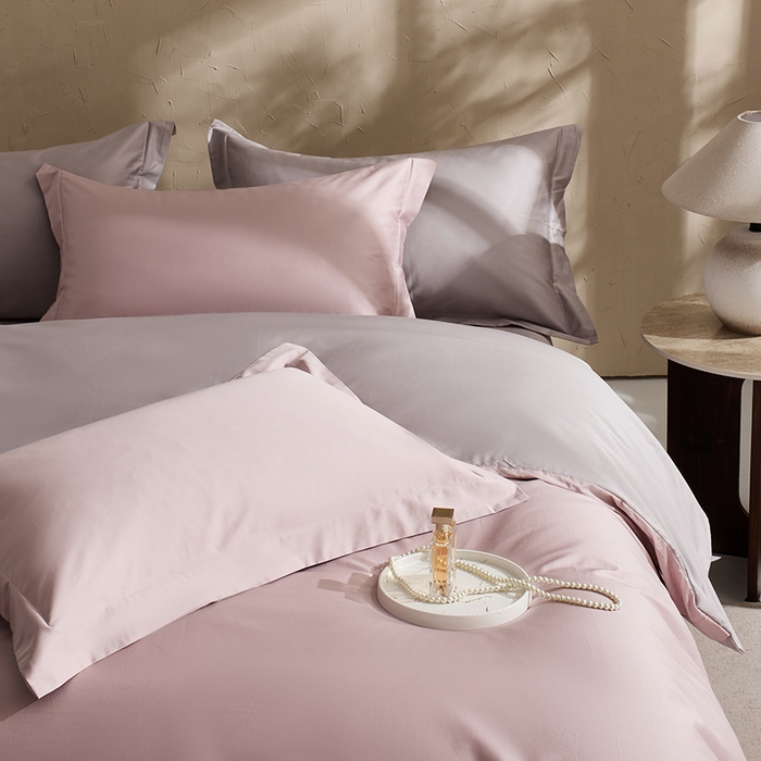 91家纺网 家纺一手货源 找家纺 LADYCOCO可可家居 2025新款三开口贡缎夹棉四件套 优易套/U易套 三开口被套，唯一专利发明单位，全球专利布局（控价不低于410元） 浅粉+浅灰