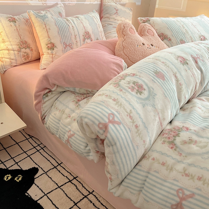 91家纺网 家纺一手货源 找家纺 瑞莱 2025新款A类200克高克重秋冬印花牛奶绒四件套-卡通系列 花环兔