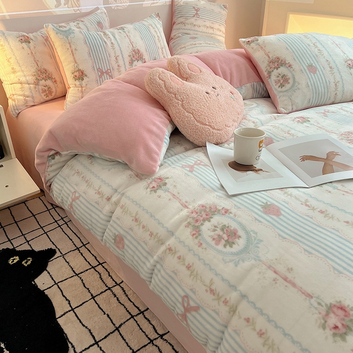 91家纺网 家纺一手货源 找家纺 瑞莱 2025新款A类200克高克重秋冬印花牛奶绒四件套-卡通系列 花环兔