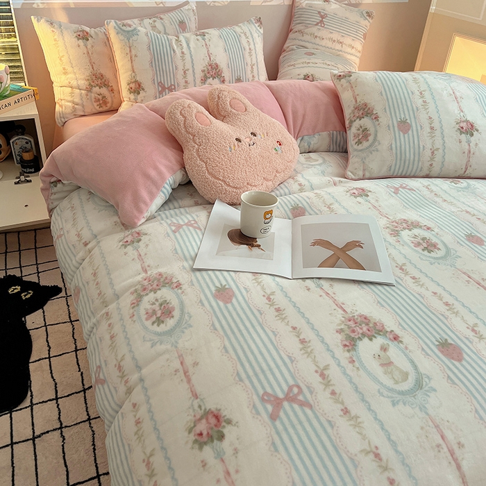 91家纺网 家纺一手货源 找家纺 瑞莱 2025新款A类200克高克重秋冬印花牛奶绒四件套-卡通系列 花环兔