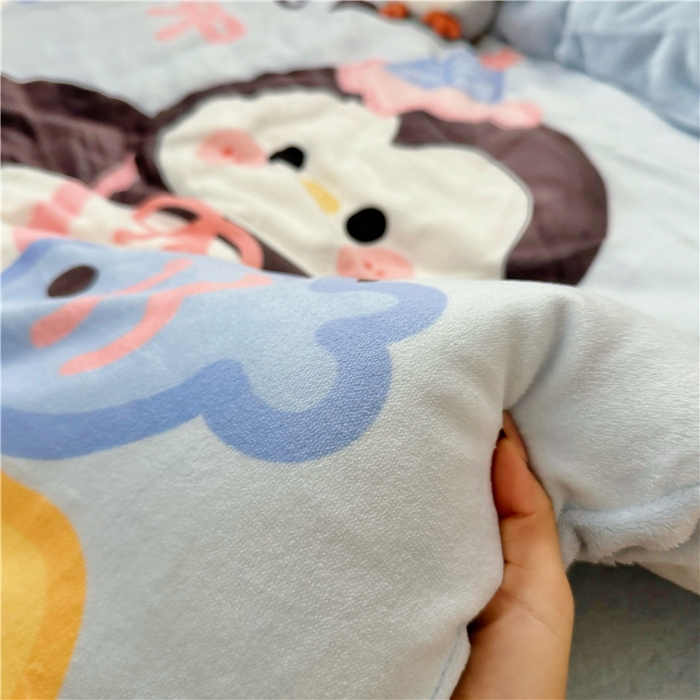 91家纺网 家纺一手货源 找家纺 萌宝家纺 2025新款大版牛奶绒被套加厚保暖儿童三件套-萌宠系列 小企鹅