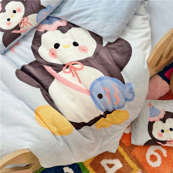 91家纺网 家纺一手货源 找家纺 萌宝家纺 2025新款大版牛奶绒被套加厚保暖儿童三件套-萌宠系列 小企鹅