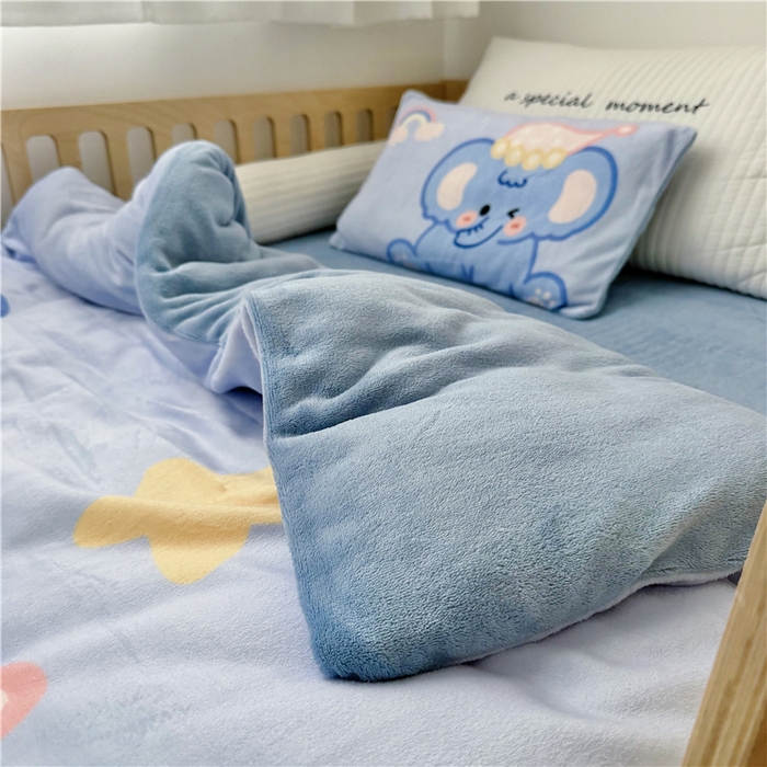 91家纺网 家纺一手货源 找家纺 萌宝家纺 2025新款大版牛奶绒被套加厚保暖儿童三件套-萌宠系列 小企鹅