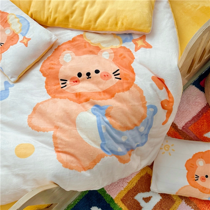 91家纺网 家纺一手货源 找家纺 萌宝家纺 2025新款大版牛奶绒被套加厚保暖儿童三件套-萌宠系列 小狮子