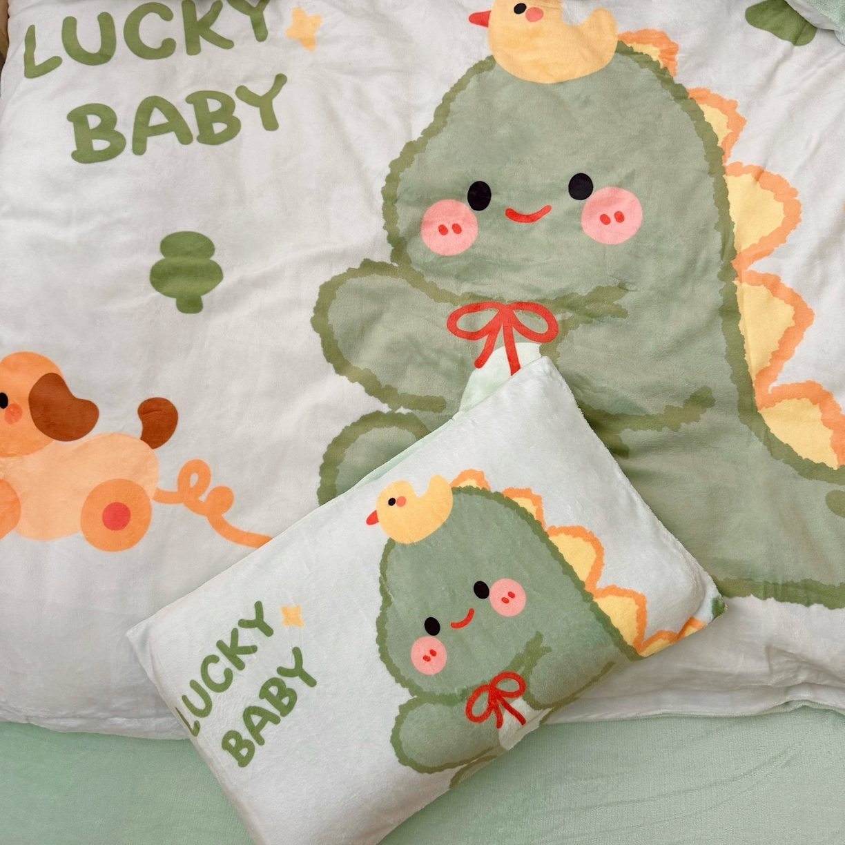 91家纺网 家纺一手货源 找家纺 萌宝家纺 2025新款大版牛奶绒被套加厚保暖儿童三件套-萌宠系列 小恐龙