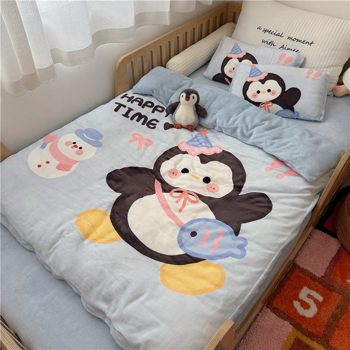 91家纺网 家纺一手货源 找家纺 萌宝家纺 2025新款大版牛奶绒被套加厚保暖儿童三件套-萌宠系列 小企鹅