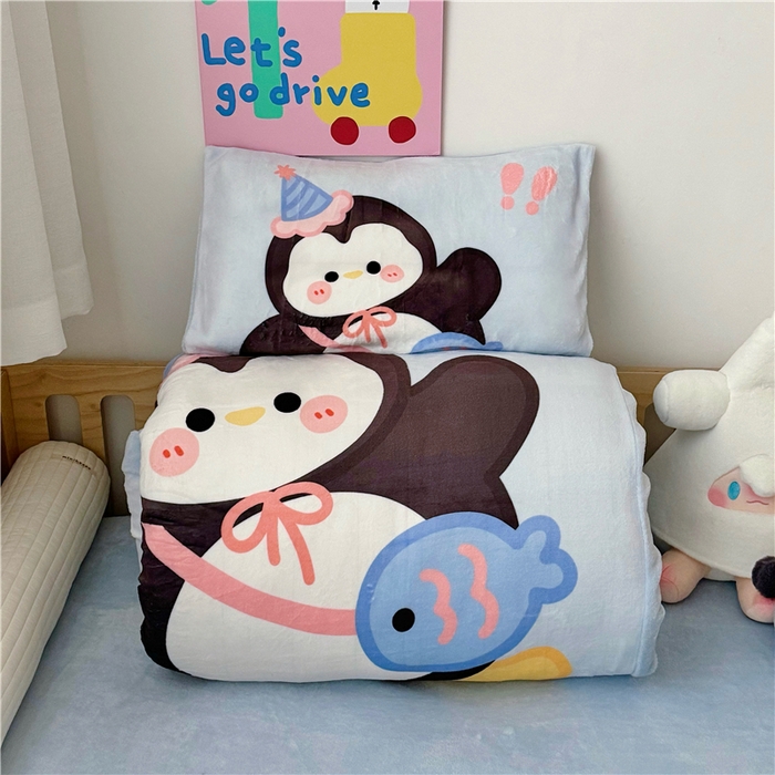 91家纺网 家纺一手货源 找家纺 萌宝家纺 2025新款大版牛奶绒被套加厚保暖儿童三件套-萌宠系列 小企鹅