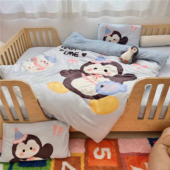 91家纺网 家纺一手货源 找家纺 萌宝家纺 2025新款大版牛奶绒被套加厚保暖儿童三件套-萌宠系列 小企鹅