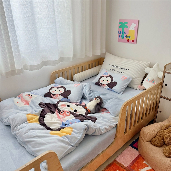 91家纺网 家纺一手货源 找家纺 萌宝家纺 2025新款大版牛奶绒被套加厚保暖儿童三件套-萌宠系列 小企鹅